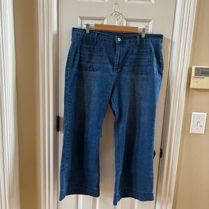 Medium wash women’s bootcut jeans, size 2XL